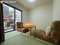 和室:一部屋あるだけで奥ゆきのある家に。い草の香りが落ち着く和室は、客間・子どものお昼寝スペースと多彩に活躍！
