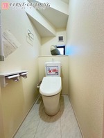 トイレ:シンプルで無駄のないデザインでお掃除しやすさ◎　キレイがずっと続くトイレ。　
