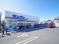 周辺環境:サンディ鶴ヶ岡店　営業時間１０時～２０時　駐車場４３台　毎日がお買い得！商品がいつでもお手頃価格で購入できるディスカウントスーパーです！ネットからチラシ情報を入手できます。