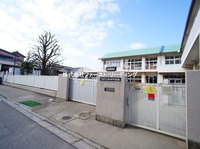 周辺環境:脇田新町保育園　国道１６号沿いの住宅街に位置する市立保育園　敷地は脇田新町公民館に隣接しています。お子様がのびのびと楽しく過ごせる保育園です！
