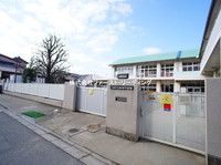 周辺環境:脇田新町保育園　国道１６号沿いの住宅街に位置する市立保育園　敷地は脇田新町公民館に隣接しています。お子様がのびのびと楽しく過ごせる保育園です！