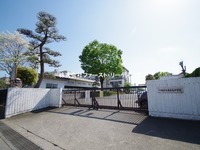 周辺環境:南古谷中学校　豊かな自然に囲まれた中学校　川越市初のコミュニティスクール　広いグラウンドや体育館があり、のびのびと運動を楽しんでいます！部活動も盛んで、優秀な成績を収めています！
