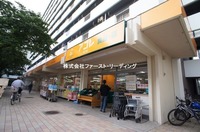 周辺環境:アコレ膝折町店　営業時間７時～２３時　駐車場５０台　新鮮な食材から日用品まで幅広い品揃えが嬉しいスーパーです！急なお弁当作りというときも夜遅くまで営業しているので安心ですね！
