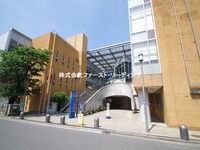 周辺環境:志木小学校　図書館と併設している小学校「壁のない教室」を採用しています！雨の日でも縄跳びなどの運動ができるレインボーガーデンでは元気なお子様たちの笑顔であふれています！

