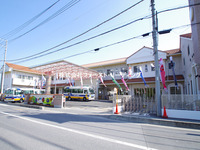 周辺環境:川越白ゆり幼稚園　「徳育」「知育」「体育」の三位一体教育と、それを支える「食育」の4つの教育を軸に園児たちと楽しく毎日を過ごしています！
