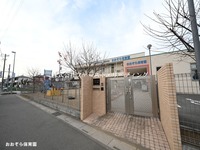 周辺環境:おおぞら保育園　広い園庭と遊具が揃い子どもたちも元気に外で遊ぶことが出来る保育園です！体操教室や和太鼓体験など教育分野でも力を入れているそうです！
