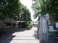 周辺環境:西小学校　ふじみ野市コミュニティースクール　コンピューター室に校内無線LANが整備されています！体験活動や外国語教育の充実など総合的に子ども達の学力向上を目指しているそうです！


